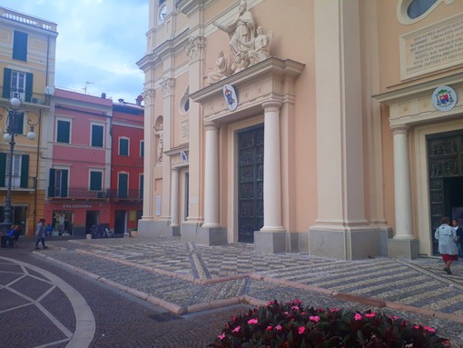 Pietra, il sagrato della Basilica torna al suo antico splendore