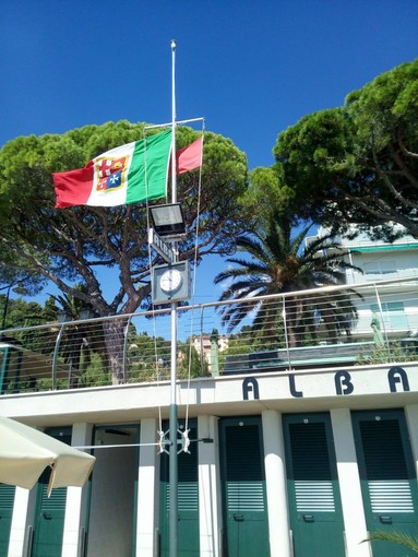 Solidarietà dei bagni marini di Alassio a Genova