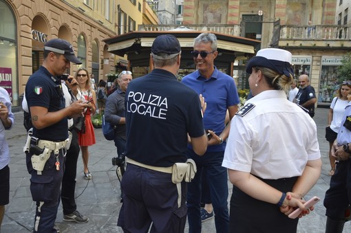 Nello stesso giorno ruba in 4 negozi del centro: 19 enne arrestata