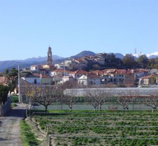 Uomo perde la vita sotto un cancello a Bastia d'Albenga