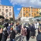 Domenica delle Palme, a Savona in Piazza Sisto la benedizione del Vescovo (FOTO)