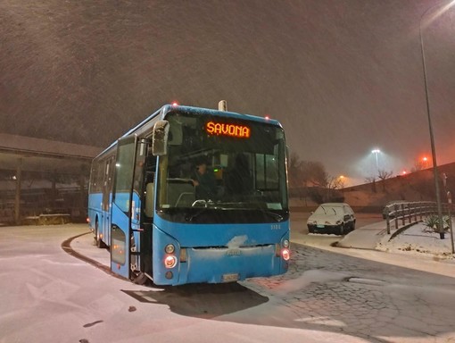 Strada alternativa pericolosa causa neve, i bus non riescono a transitare per Altare: Tpl Linea attiva le navette