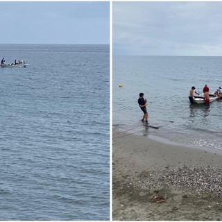 Imbarcazione affonda ad Albenga: recuperata da istruttori e personale del Circolo Nautico (FOTO e VIDEO)