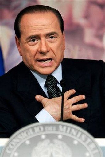 Albenga: 750 firme raccolte dal Pd per chiedere le dimissioni di Berlusconi