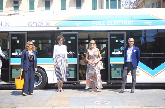 Mobilità sostenibile e &quot;smart city&quot;: nel savonese arriva l'autobus elettrico per i collegamenti con le località balneari