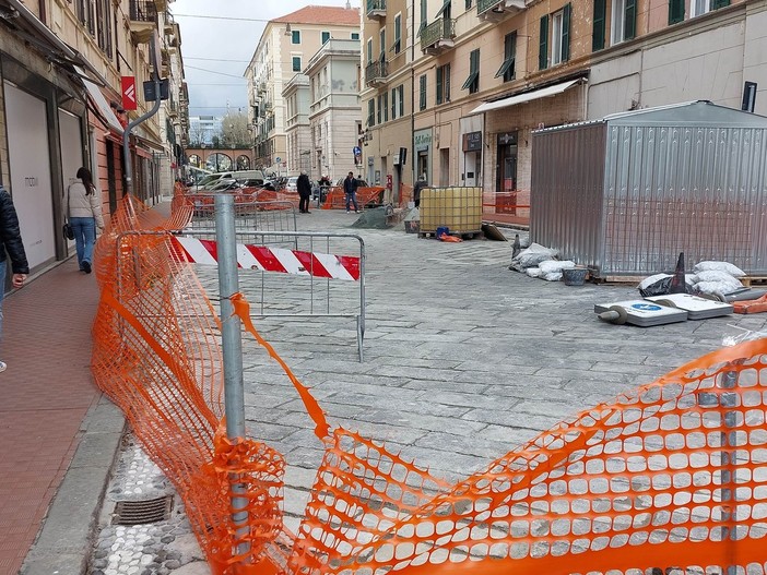 Basoli in via Astengo a Savona, la riapertura totale slitta di due mesi. Assessore Parodi: &quot;Sollecitato alla ditta il restringimento del cantiere&quot;