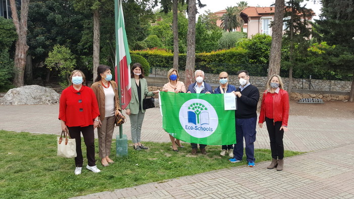 Educazione ambientale a scuola: le scuole di Borgio Verezzi premiate con la Bandiera Verde