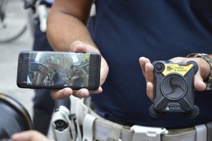 Varazze, approvato il progetto della polizia locale per la videosorveglianza in passeggiata e l'acquisto di 4 bodycam