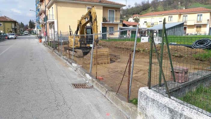 Bragno, via ai lavori per la realizzazione del nuovo parcheggio e marciapiede in via Stalingrado