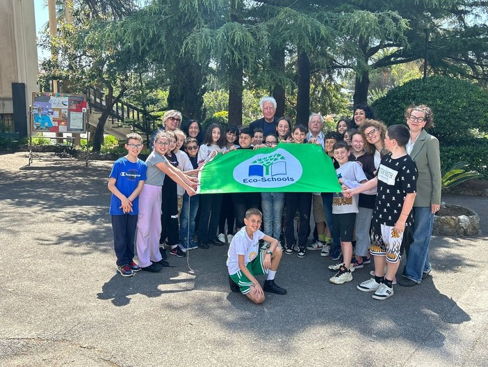 Le scuole medie di Borgio Verezzi conquistano la Bandiera Verde