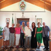 Pietra, va in pensione il parrucchiere Bruno Tucci: l'omaggio dell'amministrazione comunale (FOTO)