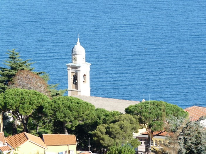 Edilizia convenzionata e sostegno ai negozi: la ricetta antispopolamento per Bergeggi del sindaco Arboscello