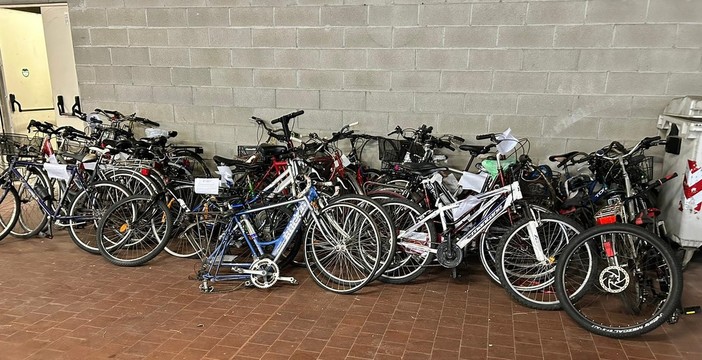 Albenga, rimosse 45 biciclette abbandonate sul territorio comunale