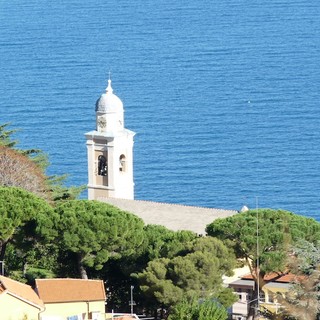 Edilizia convenzionata e sostegno ai negozi: la ricetta antispopolamento per Bergeggi del sindaco Arboscello