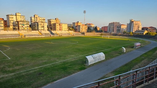 Calcio, Savona. Il terreno del Bacigalupo è pronto, porte installate e campo tracciato (FOTO)