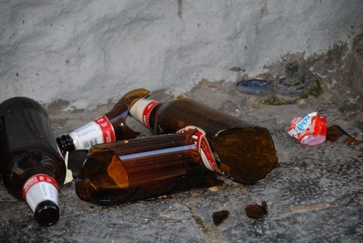 Stop alla vendita di alcolici da asporto ad Albenga: dal 3 giugno c’è l’ordinanza del sindaco Tomatis
