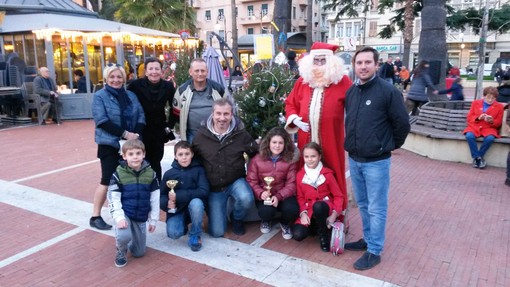 Albenga, i bambini incontrano Babbo Natale in una gara di originalità artistica