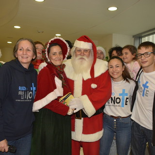 Il Villaggio di Natale di GiuEle di Finale Ligure regala una giornata speciale ai bambini del Gaslini di Genova