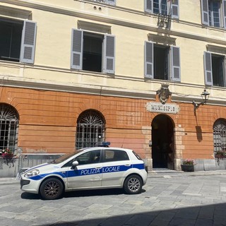 Albenga, ubriachi urlano e disturbano nel cuore della notte. In arrivo l’ordinanza del sindaco Tomatis