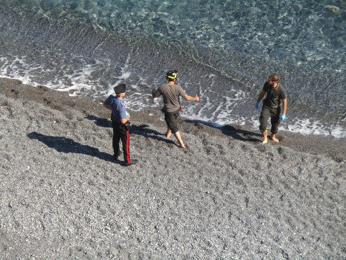 Bergeggi, cadavere trovato sulla spiaggia di Punta Prodani