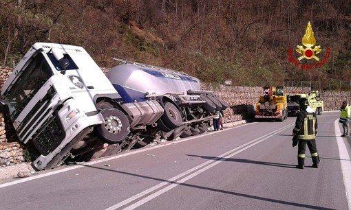 Si è conclusa positivamente la vicenda del camion &quot;ribaltato&quot; ad Altare