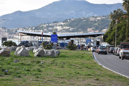 Il Direttore della Sanità francese conferma: &quot;Chiudere i confini non serve, dobbiamo monitorare chi arriva da Lombardia e Veneto&quot;