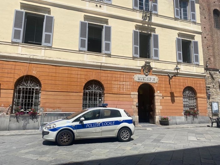 Albenga, ubriachi urlano e disturbano nel cuore della notte. In arrivo l’ordinanza del sindaco Tomatis