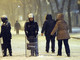 carabinieri appostati sotto la neve