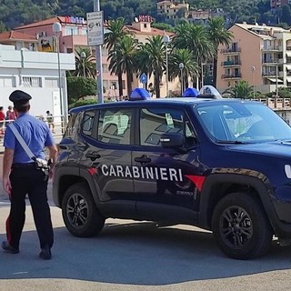 Andora, sembrava una tranquilla casalinga, ma deteneva in casa hashish e marijuana: denunciata dai Carabinieri