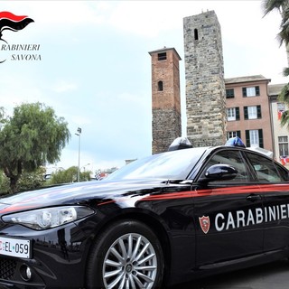 Savona, si nasconde in un armadio per eludere il divieto di avvicinamento alla moglie: 58enne arrestato dai Carabinieri