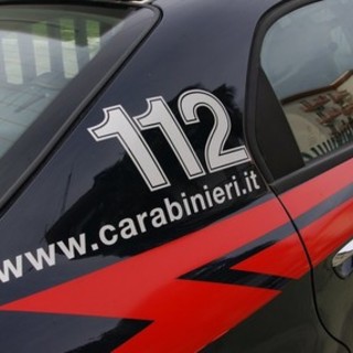 Albenga: straniero ubriaco lancia pietre contro le macchine di passaggio