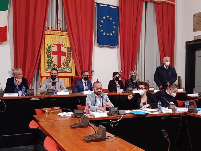 Il Consiglio Comunale di Albenga riunitosi il 13 aprile per discutere della proposta della minoranza