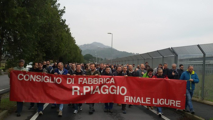 Vertenza Piaggio, sindacati convocati a Palazzo Chigi il 9 agosto: presente De Vincenti e Calenda