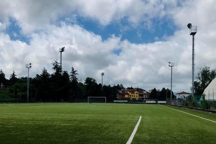 Cairo, nuova illuminazione a led per il campo da calcio in erba sintetica (FOTO)