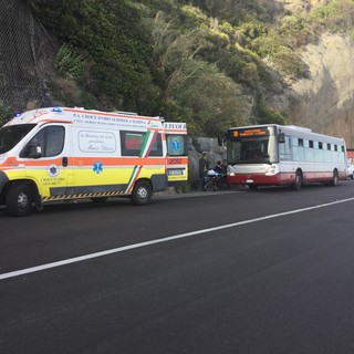 Celle, ragazza si sente male in autobus: soccorsa (FOTO)