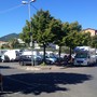 Camper parcheggiati in strada ad Albenga, il sindaco: “Non è vietato, ma facciamo lavorare i campeggi”