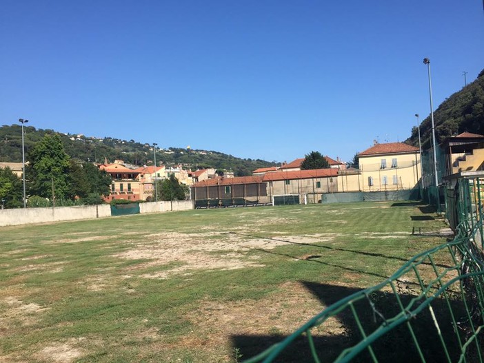 Finale Ligure: il campo sportivo &quot;Viola&quot; diventa parcheggio per il &quot;Viaggio nel Medioevo&quot;