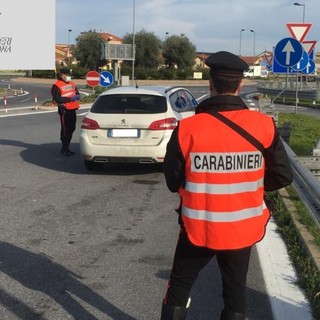 Atti vandalici e furti nel centro storico di Albenga: i carabinieri identificano e denunciano gli autori