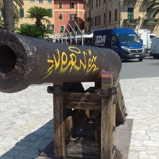 Vandalizzati i celebri cannoni di Finale Ligure