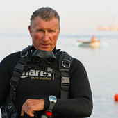 Per 24 ore immerso in una bolla nel mare del Golfo dell'Isola: il recordman Paolo Cappucciati si rimette in gioco
