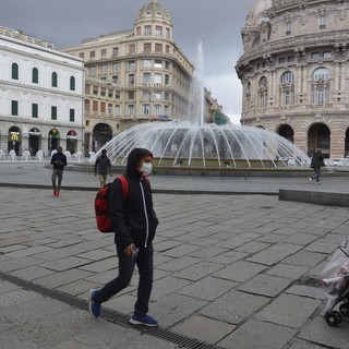 Covid, approvato il decreto: ecco le nuove regole. Super green pass anche al bancone dei bar, mascherine all'aperto, Ffp2 al chiuso