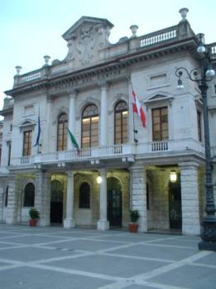 Savona: torna a riunirsi domani il consiglio comunale