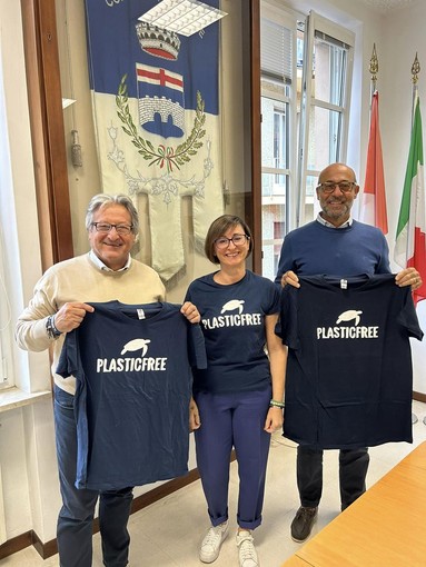 Carcare firma il protocollo d'intesa con Plastic Free (FOTO)