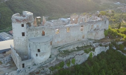 Finale Ligure: &quot;L’uomo nell’ombra”, spettacolo itinerante all’interno del Castel Govone