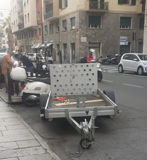 Savona: carrello appendice si sgancia dall'auto: paura in via San Giovanni Bosco (FOTO)