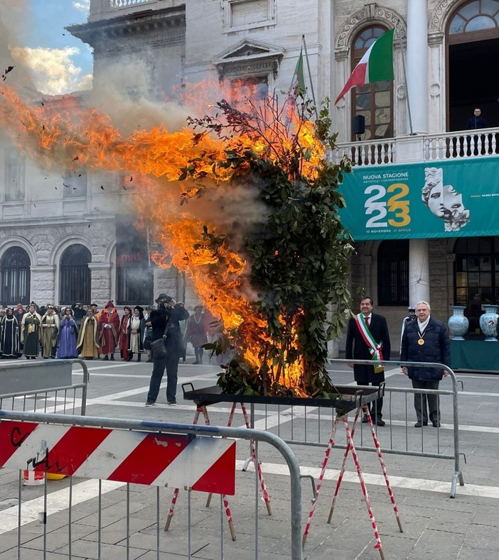 Il Confuoco di Savona non delude: le fiamme salgono alte in cielo per un buon 2023 (FOTO e VIDEO)