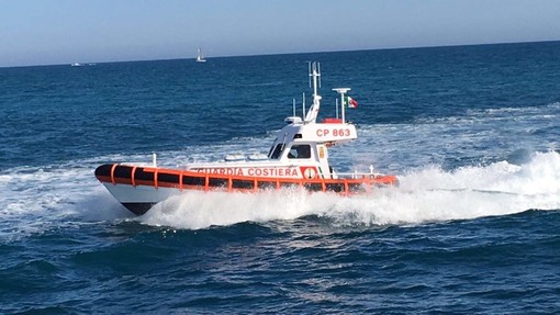 Celle, in mare una canoa alla deriva: soccorsi attivati ma dalle ricerche nessun disperso