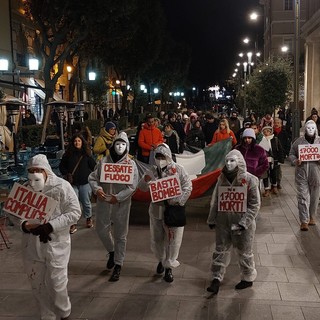 Guerra in Medio Oriente, corteo per la Palestina a Savona: &quot;Basta bombe&quot; (FOTO E VIDEO)