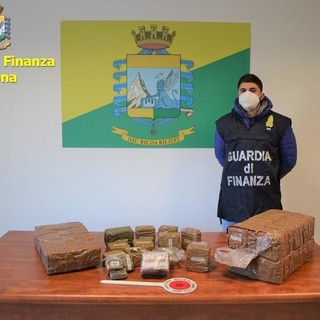 Spaccio di stupefacenti, due arresti da parte della Guardia di Finanza: sequestrati oltre 40 kg di hashish