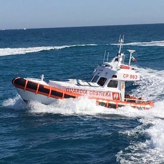 Andora, lieto fine per le ricerche del windsurfista disperso: è tornato a nuoto